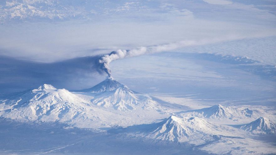 Así es el volcán Kliuchevskoi, que ha entrado en erupción en Rusia tras el terremoto