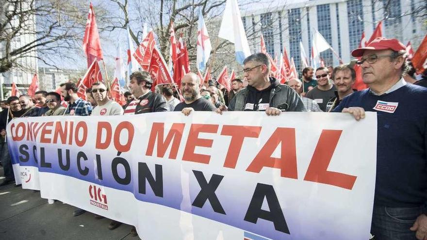 Concentración de trabajadores del metal en A Coruña para exigir un nuevo convenio colectivo.