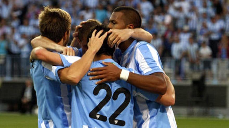 Los jugadores del Málaga celebran el gol de la Champions.