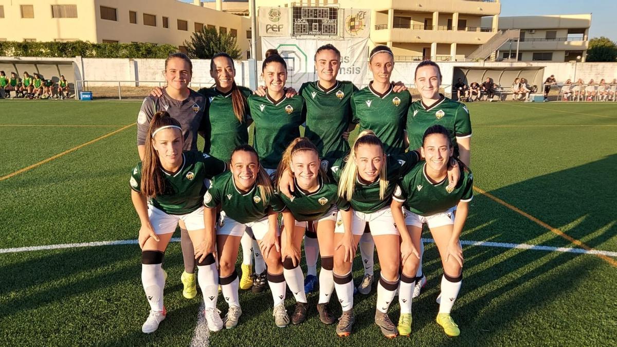 El once del Castellón ante el Santa Teresa en Badajoz.