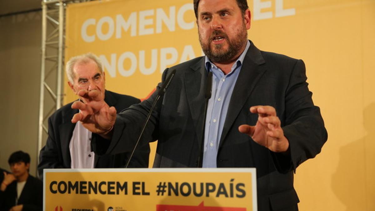 Oriol Junqueras se dirige a la militancia, la noche electoral en la sede de ERC en Barcelona.