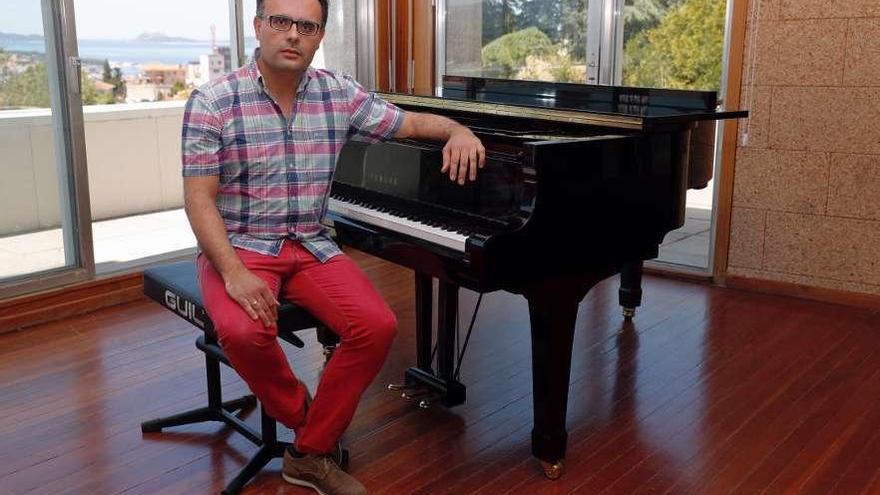 Pablo Rodríguez, en el Conservatorio Superior, donde imparte clases de piano. // J. Lores
