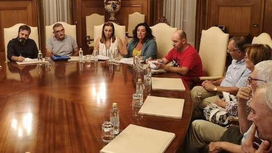 María Ortega presidiu a reunión cos colectivos en Pontevedra.