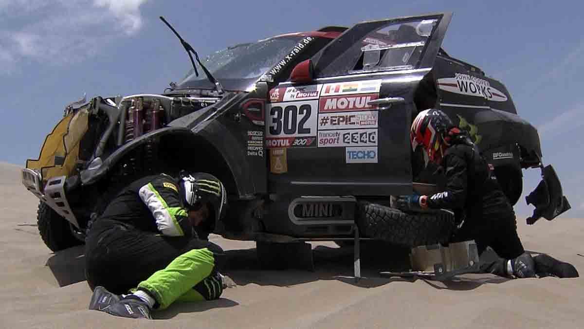 Nani Roma sufre un accidente que le obliga a abandonar el Dakar.