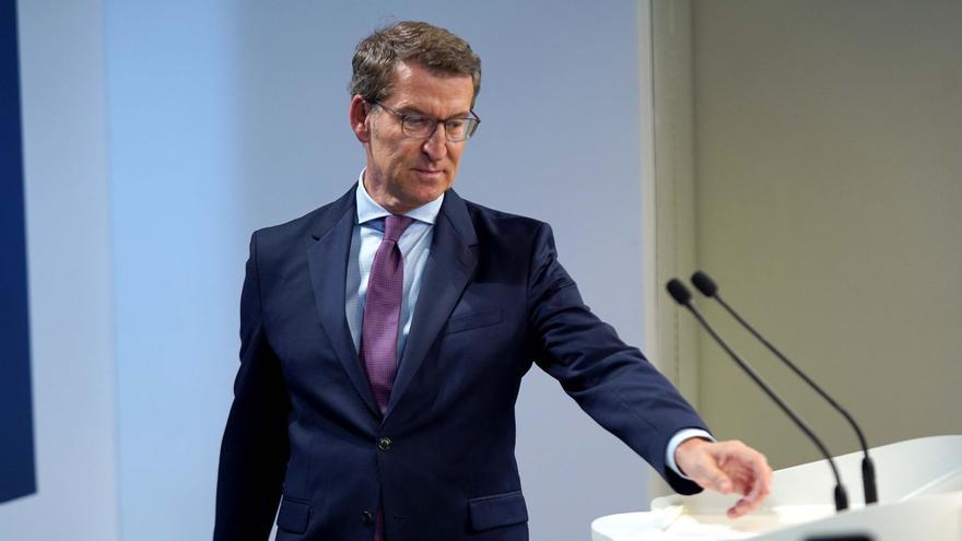 El líder del PP, Alberto Núñez Feijóo, comparece en la sede de Génova.