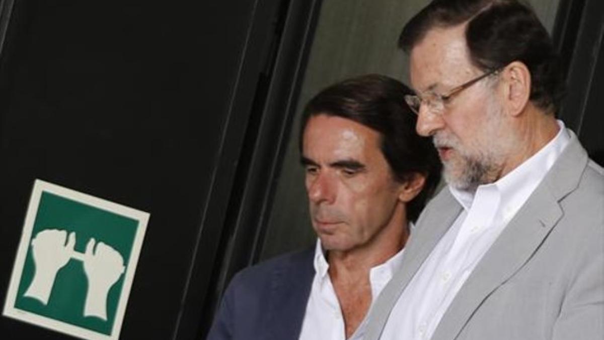 José María Aznar y Mariano Rajoy, ayer por la mañana, en el campus de FAES.