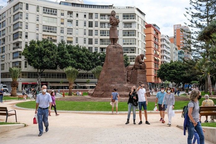 La renovada Plaza de España se llena de visitantes