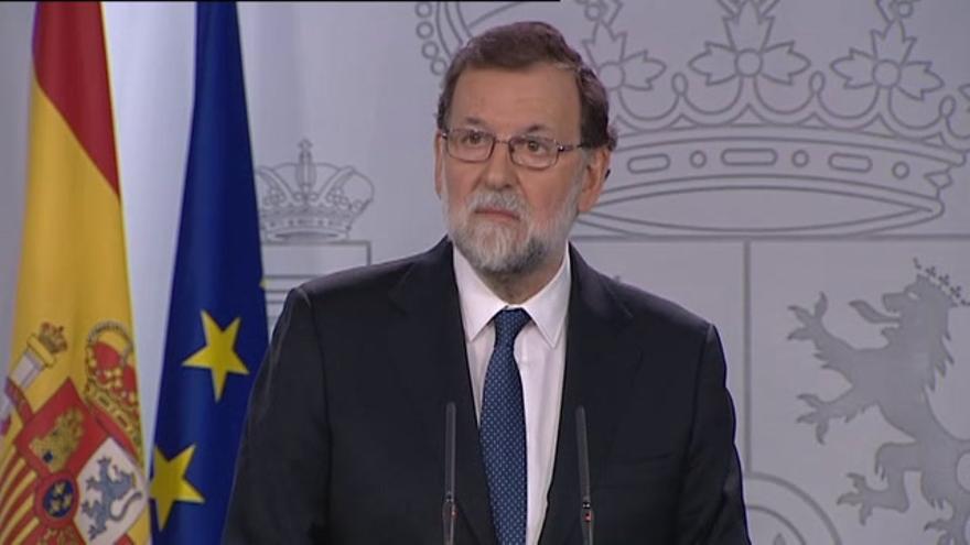Rajoy anuncia el cese como president de Carles Puigdemont y de todo el 'Govern'