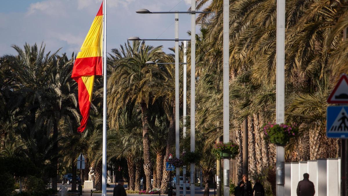 Bandera de España en el Paseo de la Estación