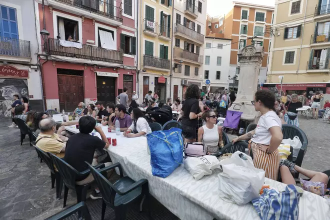 Truc en las plaza d'en Coll de Palma