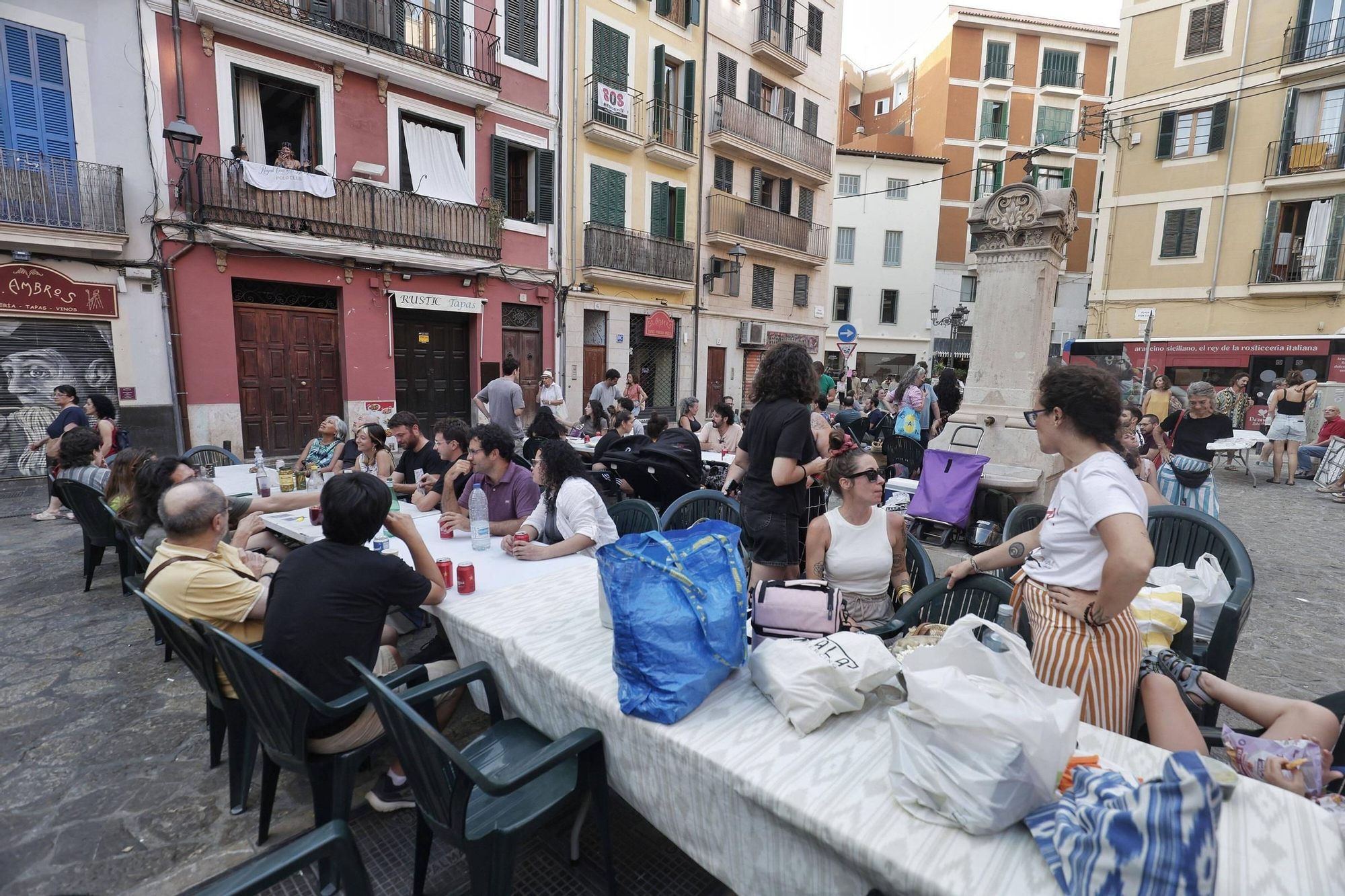 Truc en las plaza d&#039;en Coll de Palma