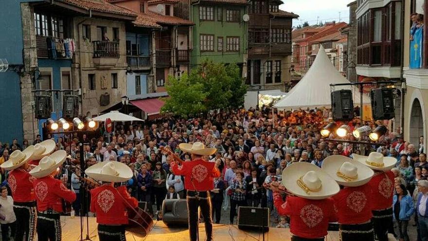 Mariachis en las fiestas del Morru de Llanes