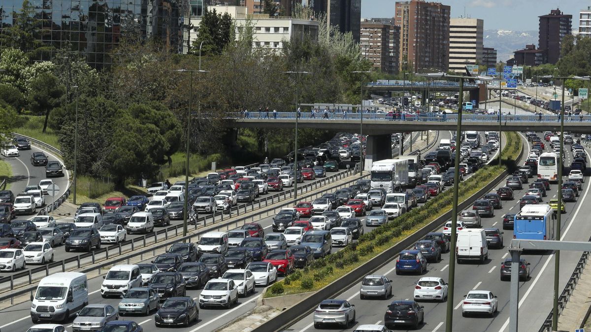 Atasco en la M-30, en los principales accesos a la ciudad de Madrid.
