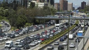 Atasco en la M-30, en los principales accesos a la ciudad de Madrid.