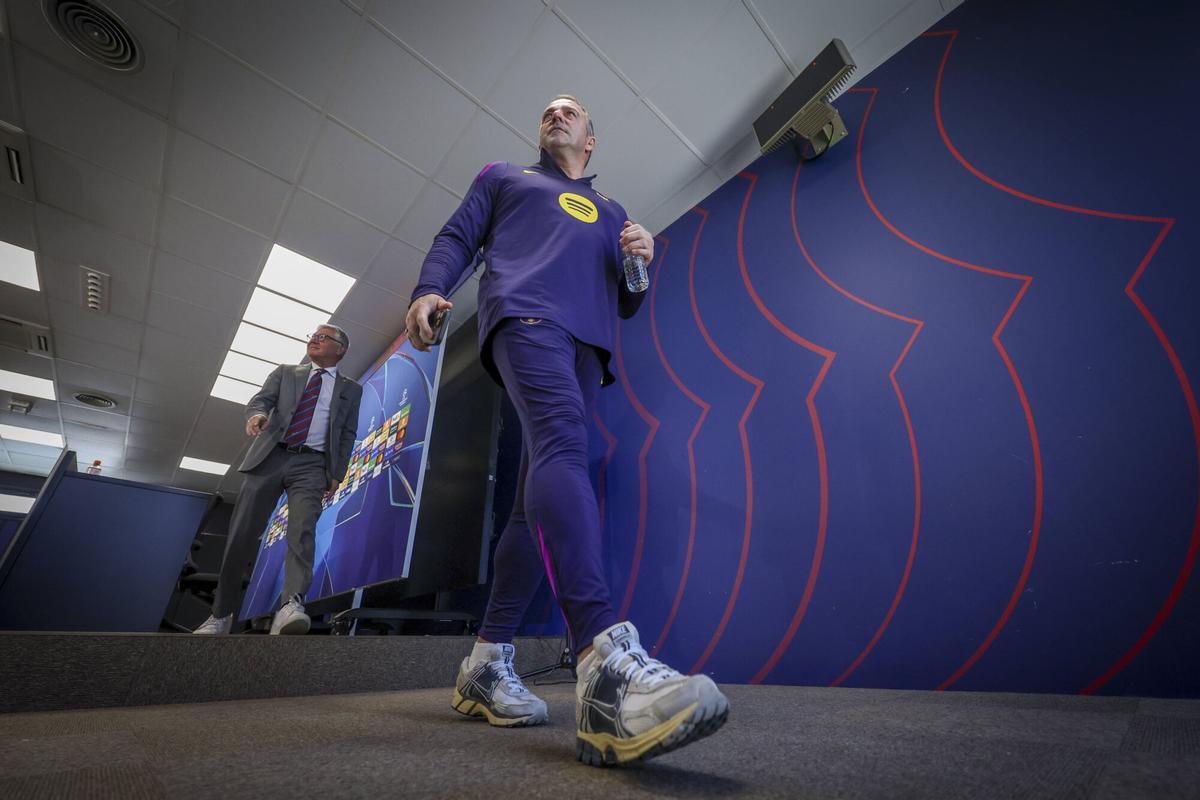 HANSI FLICK. ENTRENO FC BARCELONA. FOTO: VALENTI ENRICH