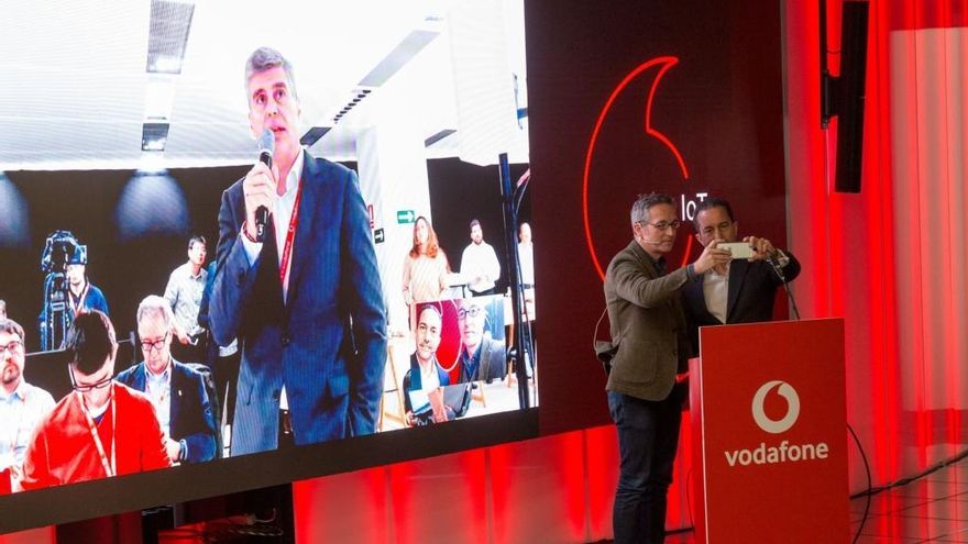 Vodafone i Huawei completen la primera trucada en 5G del món amb el nou estàndard