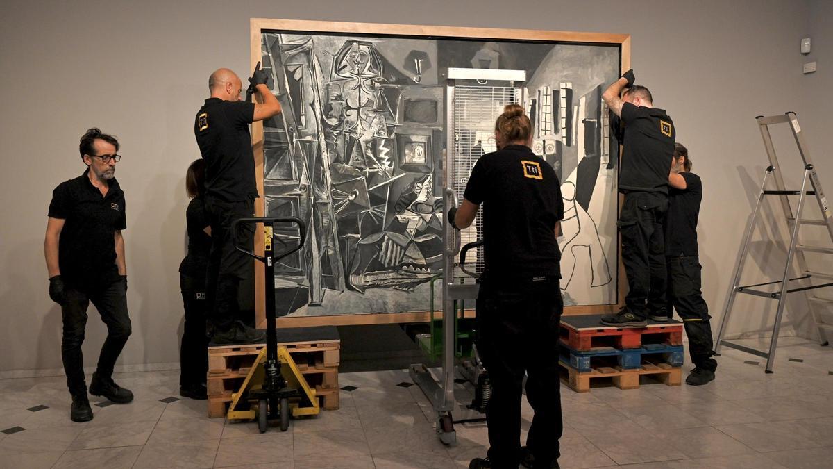 El traslado de 'Les Menines' de Picasso a la Fundació Miró.