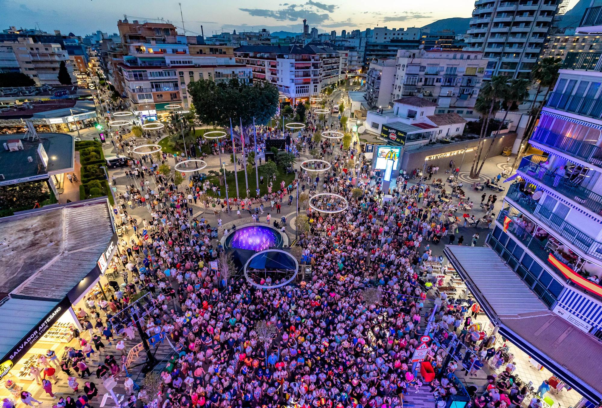 El "tecnohito" de Benidorm, icono de promoción turística La torre de 18 metros de altura se convierte en uno de los protagonistas de la celebración de Eurovisión y en uno de los enclaves turísticos