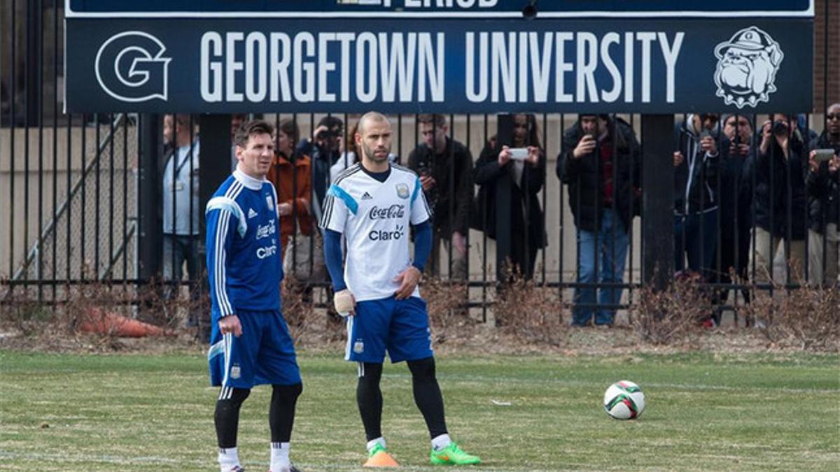 Javier Mascherano y Leo Messi entrenan en Washington con Argentina