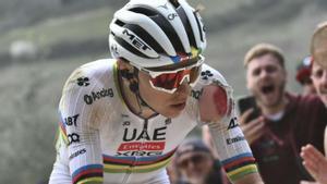 Victòria amb sang de Pogacar en la Strade Bianche