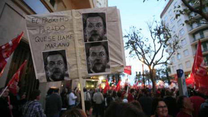 Una de las pancartas sobre Rajoy, ayer en Alicante.