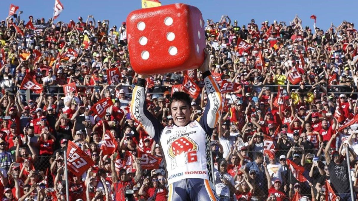 Marc Márquez celebró así su sexto título mundial, en Cheste (Valencia), el pasado mes de noviembre.