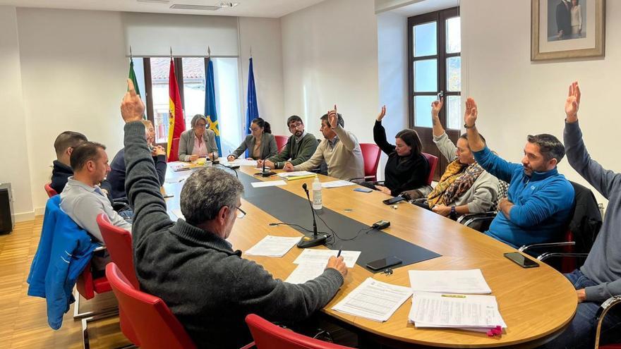 La votación de los presupuestos durante el Pleno de ayer. | M. V.