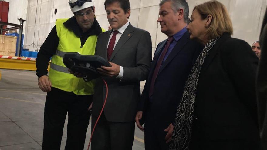 Belarmino Feito, entre el Presidente del Principado y la Alcaldesa de Avilés, esta mañana en Asturfeito.