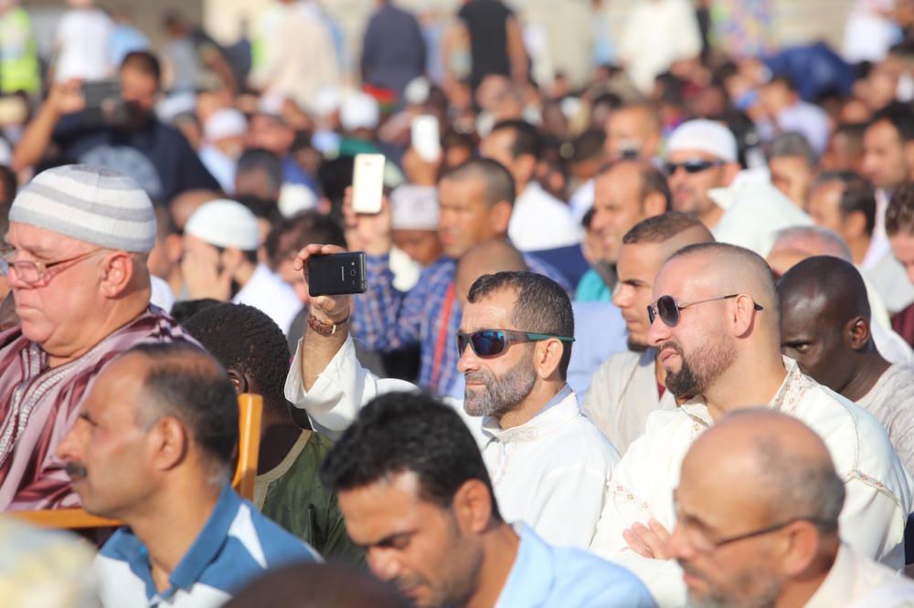 Tres mil musulmanes despiden el Ramadán en el Germans Escales