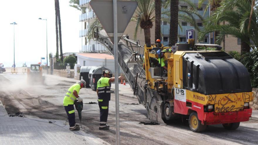 Benidorm asfalta siete calle más de la Cala además de la calle San Pedro