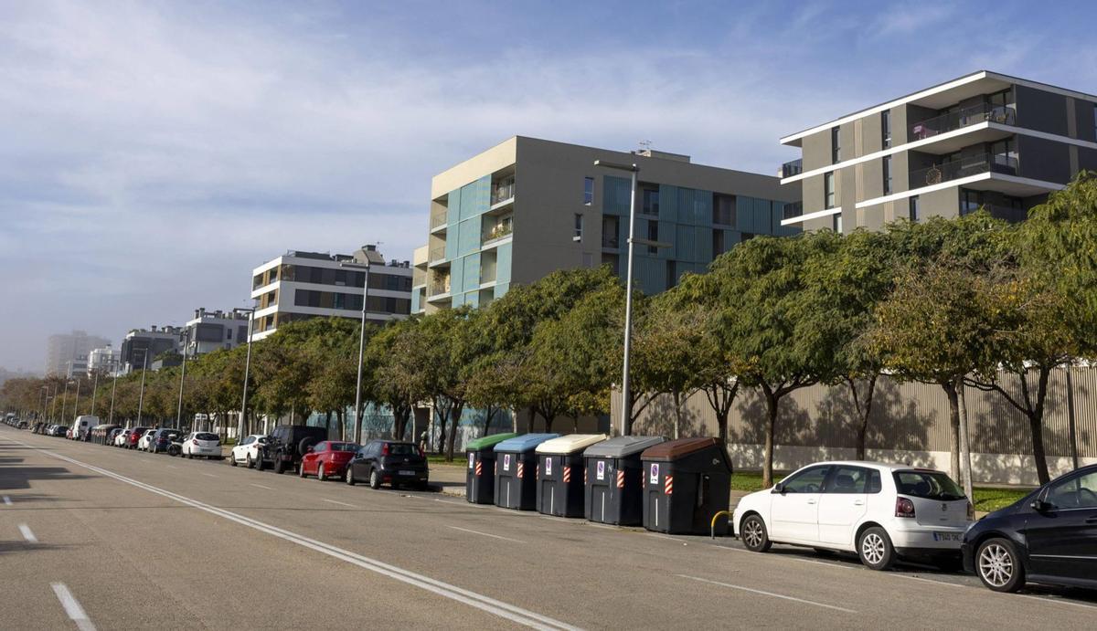 Die teils sehr luxuriösen Wohnanlagen säumen die Avinguda de Mèxic.