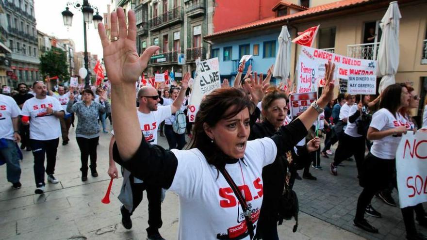 Asistentes a la manifestación de trabajadores de Los Telares el pasado mes de mayo.