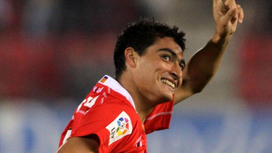 Gonzalo Castro celebra uno de los dos goles que marcó al Almería.