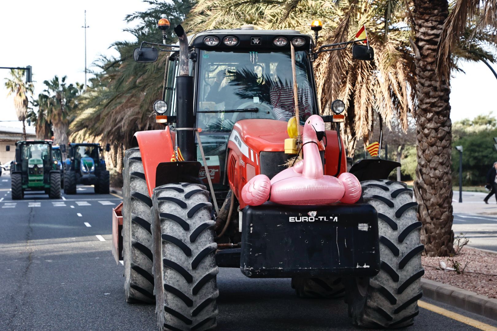 La tractorada de los agricultores valencianos, en imágenes