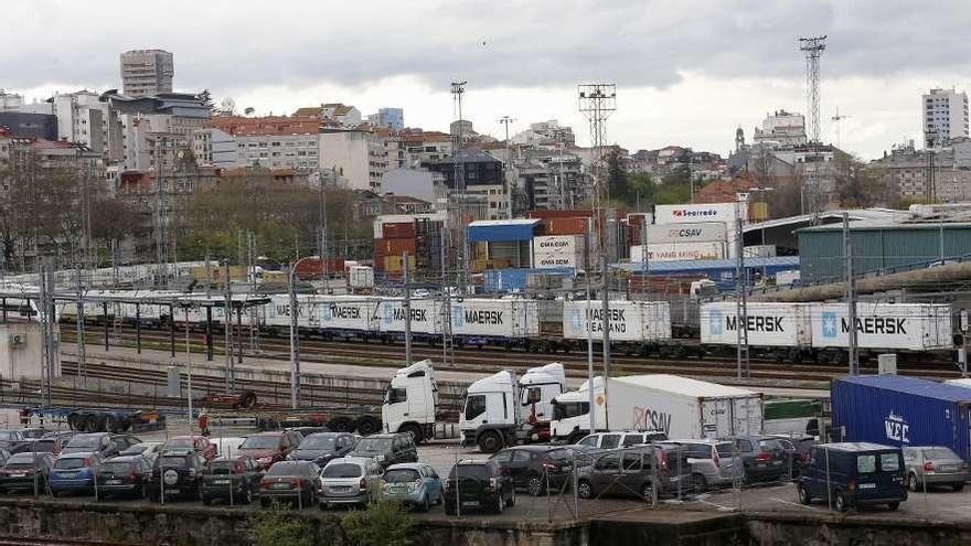Tren de mercancías en la estación de Guixar (Vigo). // Ricardo Grobas