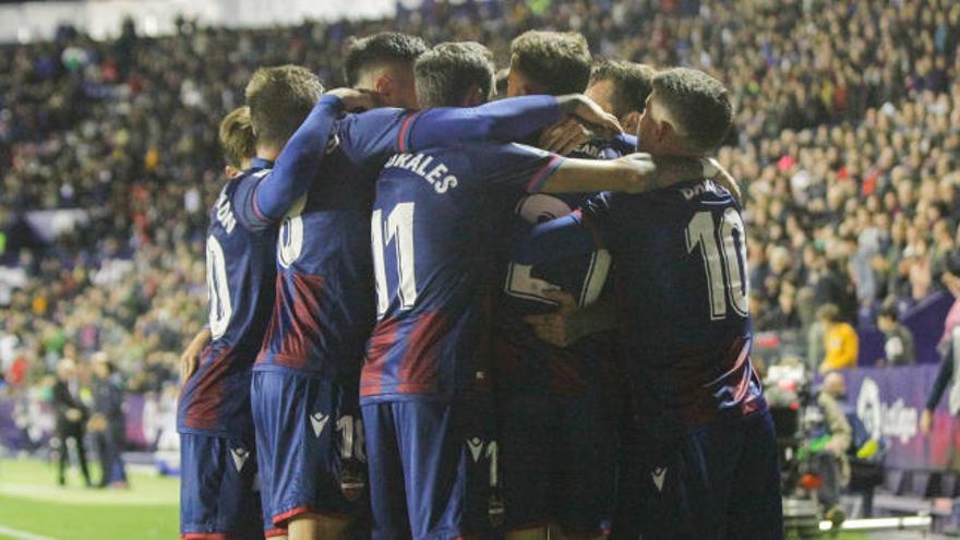 El equipo celebra un gol en el Ciutat de València