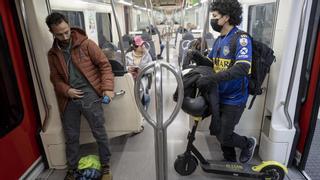 Usuarios del patinete, con los días contados en el transporte público: "Tardaré el doble en llegar al trabajo"