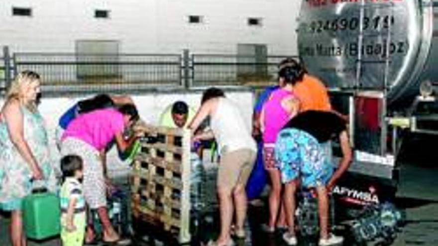 Los vecinos de la mancomunidad esperan para hoy el agua potable