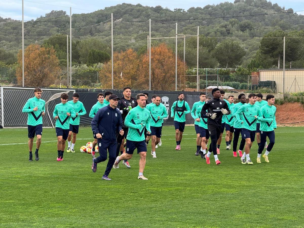La plantilla del FC Cartagena durante un entrenamiento este curso.