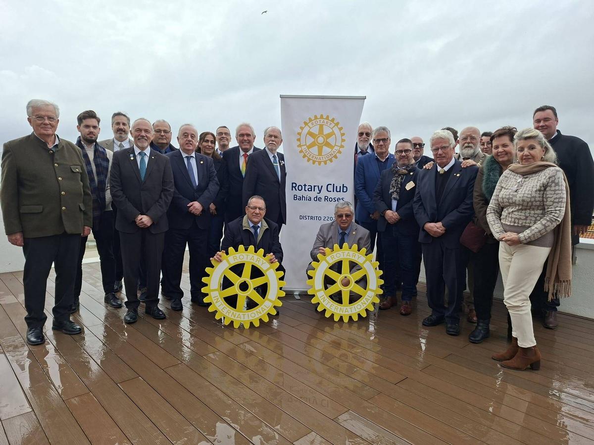 Miquel Noguer i Lluc Salellas reben el governador de Rotary, Josep Maria Buqueras.