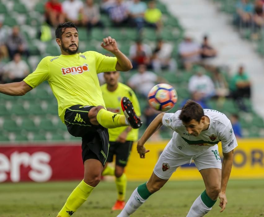 El Elche domina al Córdoba