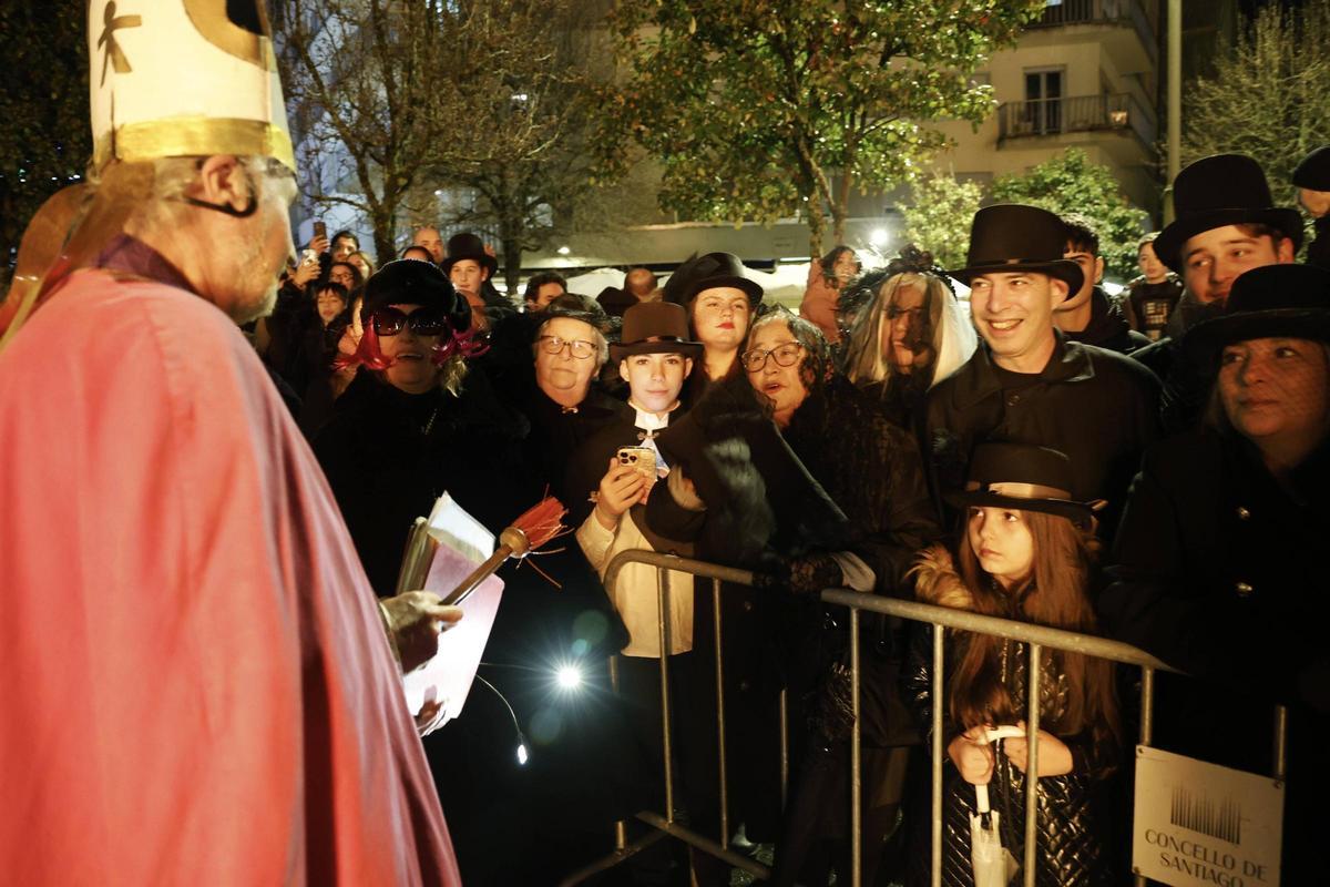 La quema del Meco pone el broche de oro al Entroido de Santiago