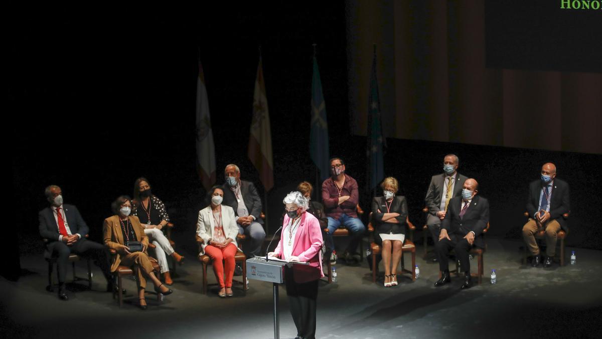 Entrega de honores y distinciones de Gijón en el teatro Jovellanos