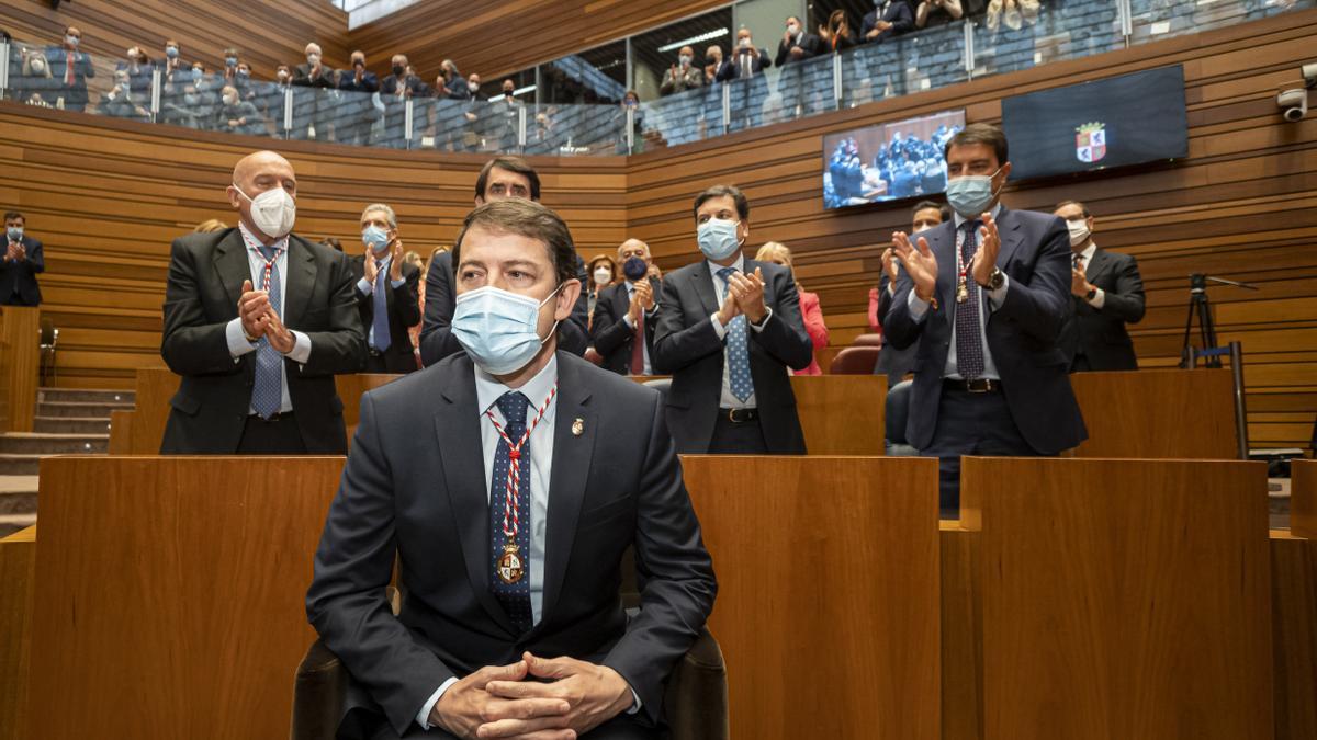 Mañueco agradece su apoyo a Feijóo aunque el nuevo líder del PP hoy no ha estado presente en Valladolid.