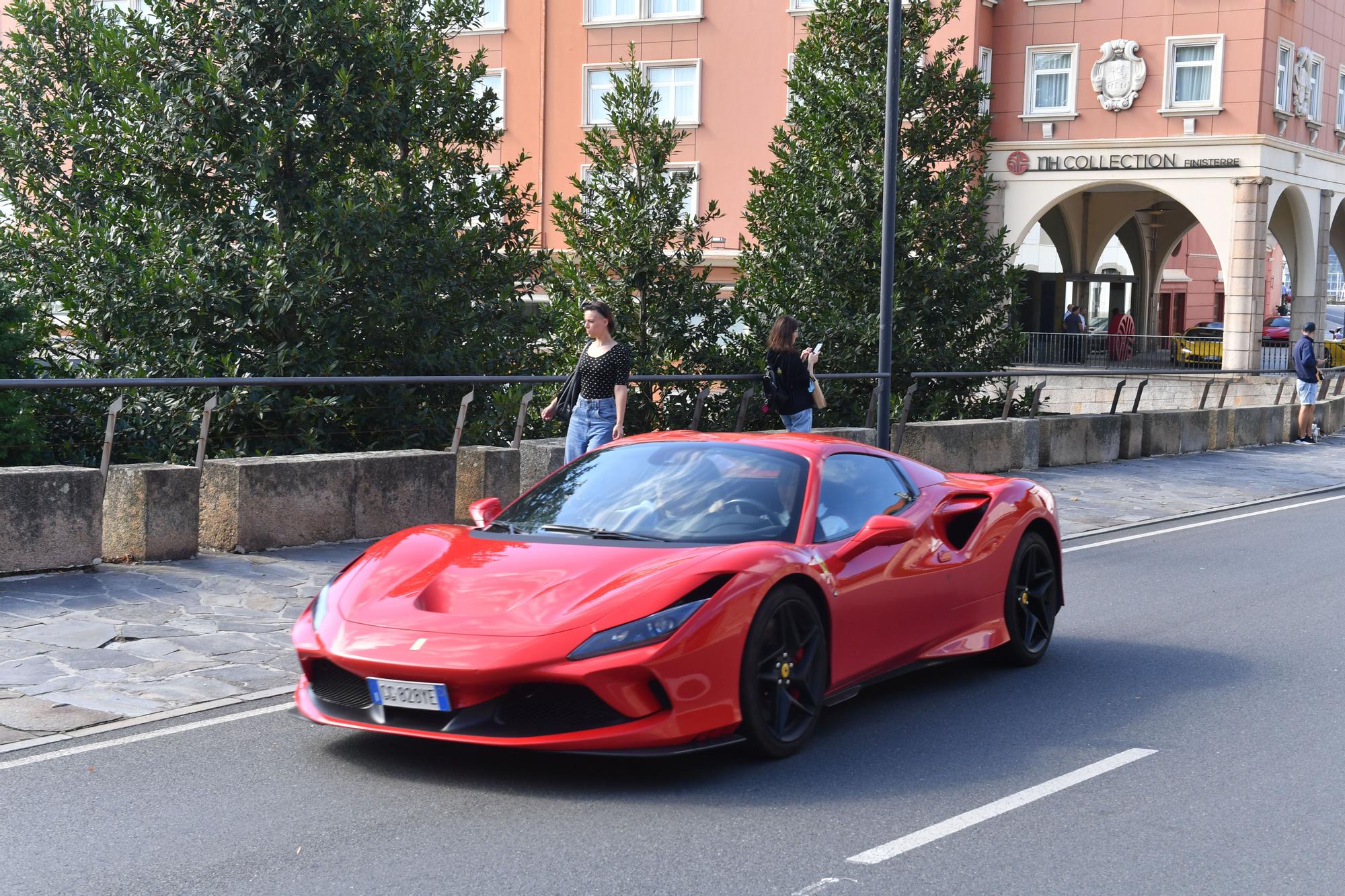 Vehículos Ferrari se pasean por O Parrote