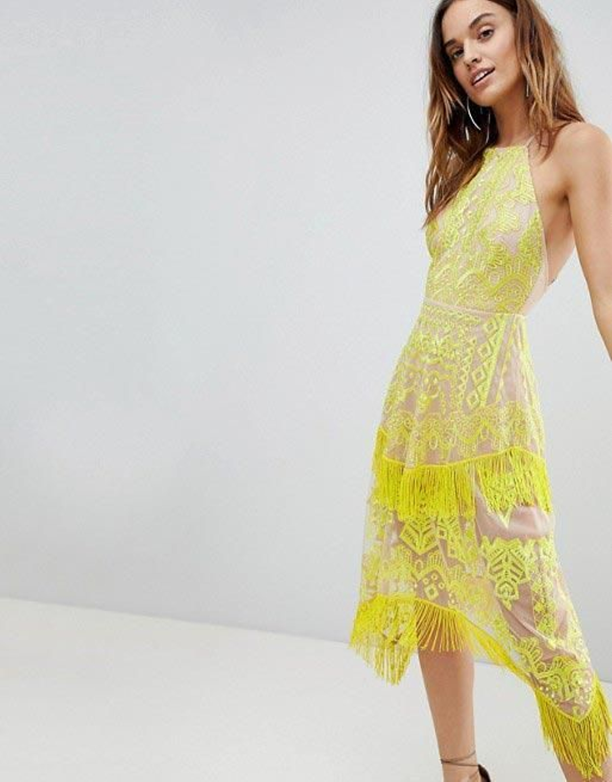 Vestido midi con bordados amarillos, flecos en el bajo y escote cuadrado, Asos