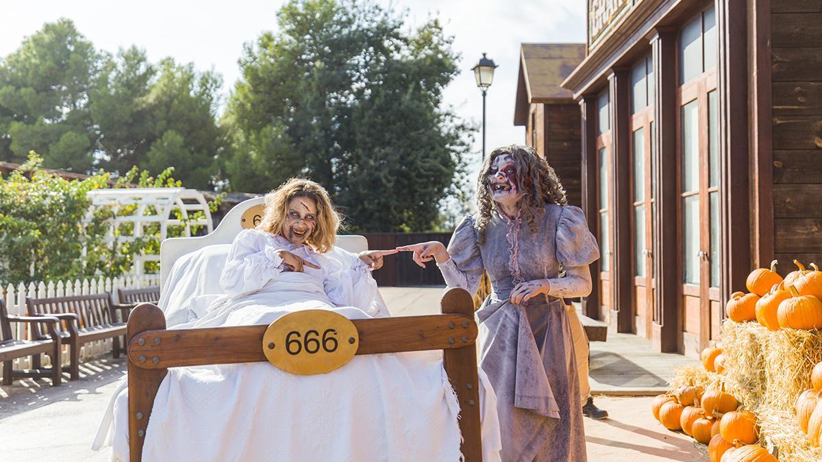 La famosa niña de El exorcista reaparece en el Far West y con compañía este año.