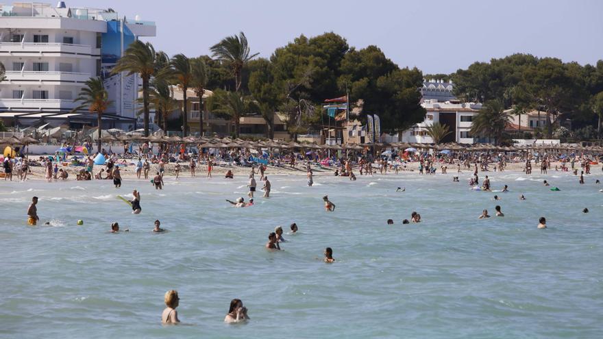 Wann öffnen die Strandbars an der Playa de Muro in diesem Jahr?