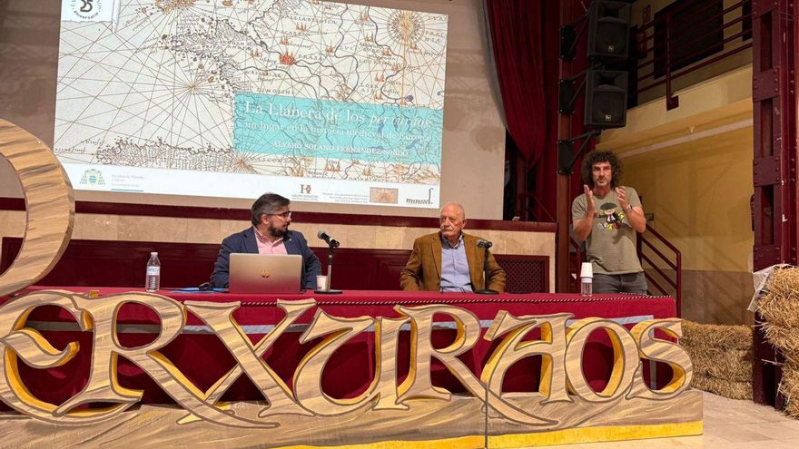 Por la izquierda, Álvaro Solano, Ramón Rodríguez e Iván Pérez, durante el acto. | C. V.