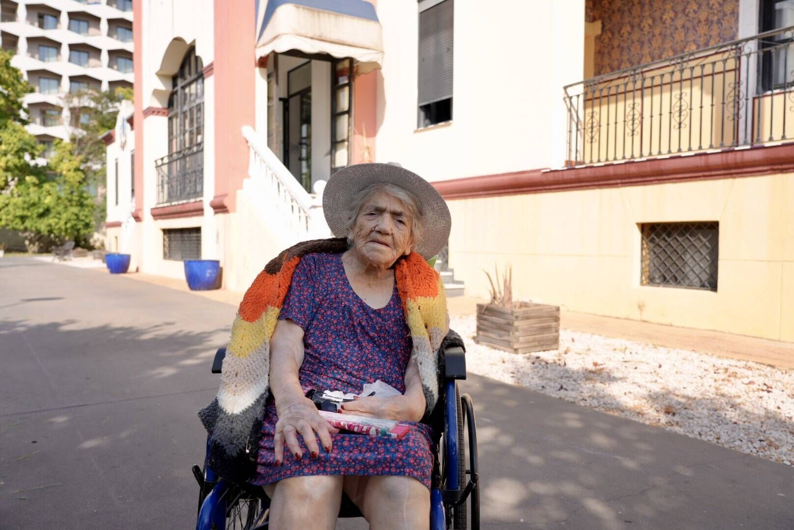 Celestina Alonso Laso, en la residencia Puente Real, donde vive desde hace seis años.